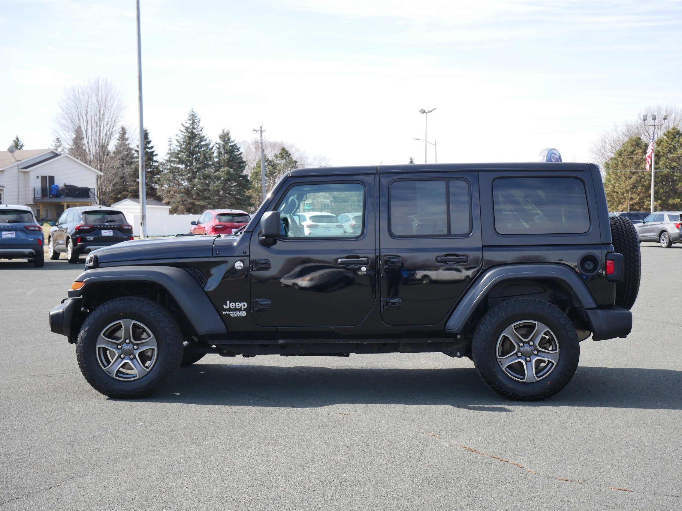 Used 2019 Jeep Wrangler Unlimited Sport S with VIN 1C4HJXDG5KW529914 for sale in Hastings, Minnesota