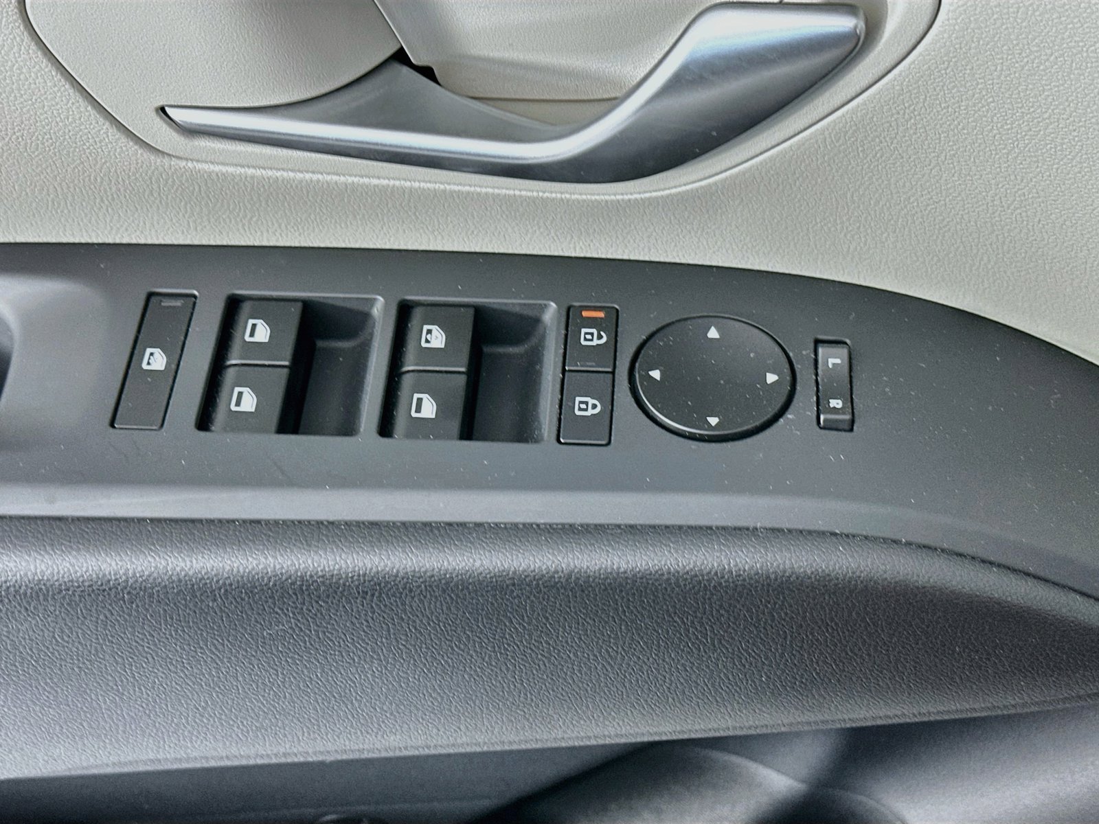2025 Hyundai Tucson SE - Photo 22