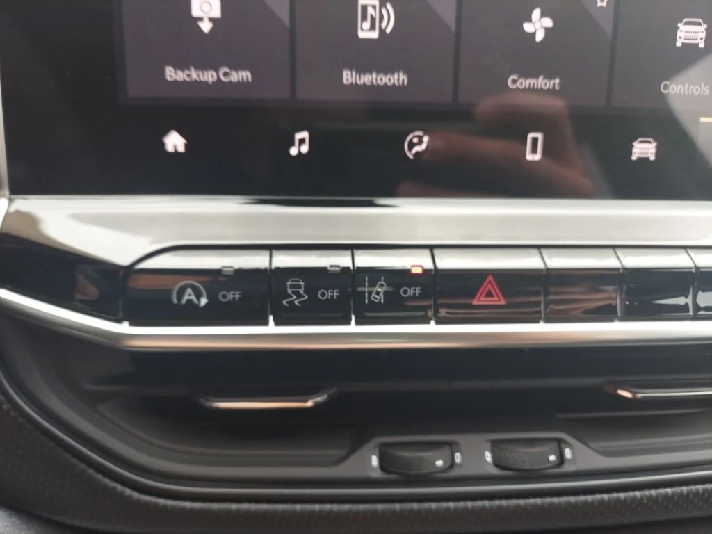New 2026 Red Hot Pearlcoat Jeep Latitude image 29