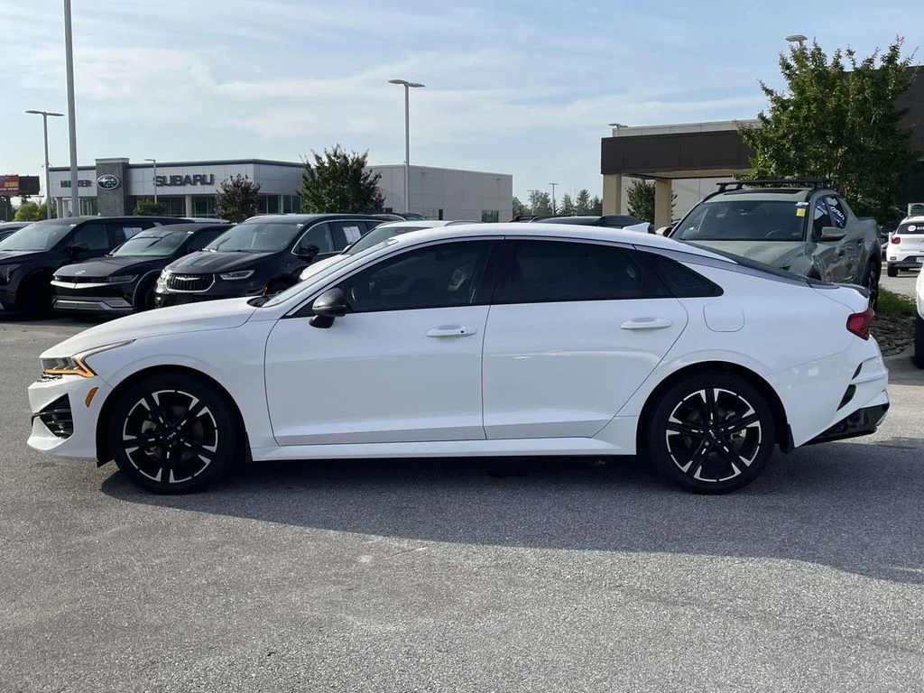 Used 2024 Glacial White Pearl Kia GT-Line image 27