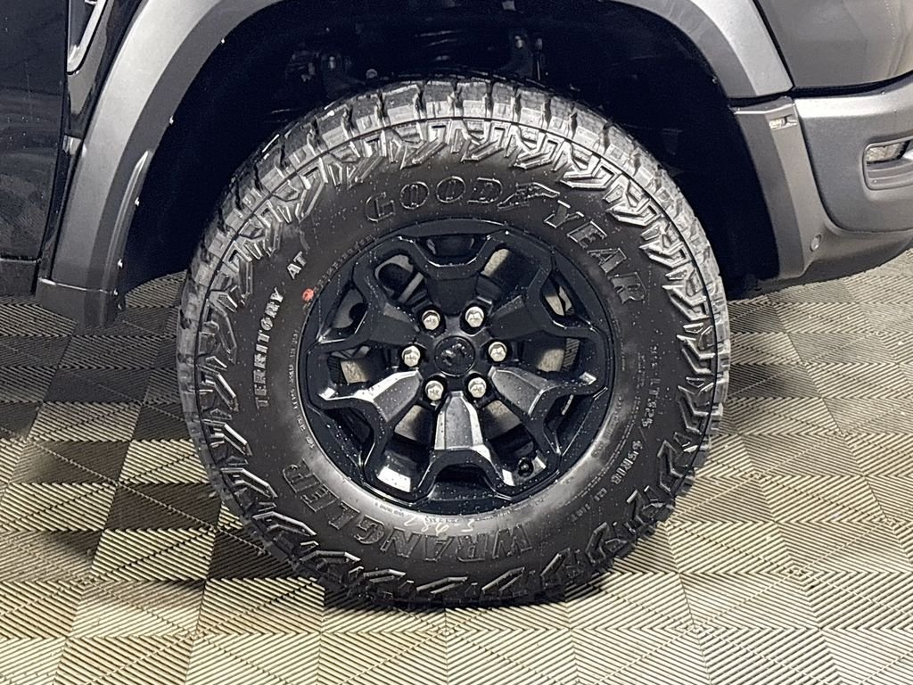 New 2026 Diamond Black Crystal Pearl-Coat Exterior Paint RAM RHO image 23