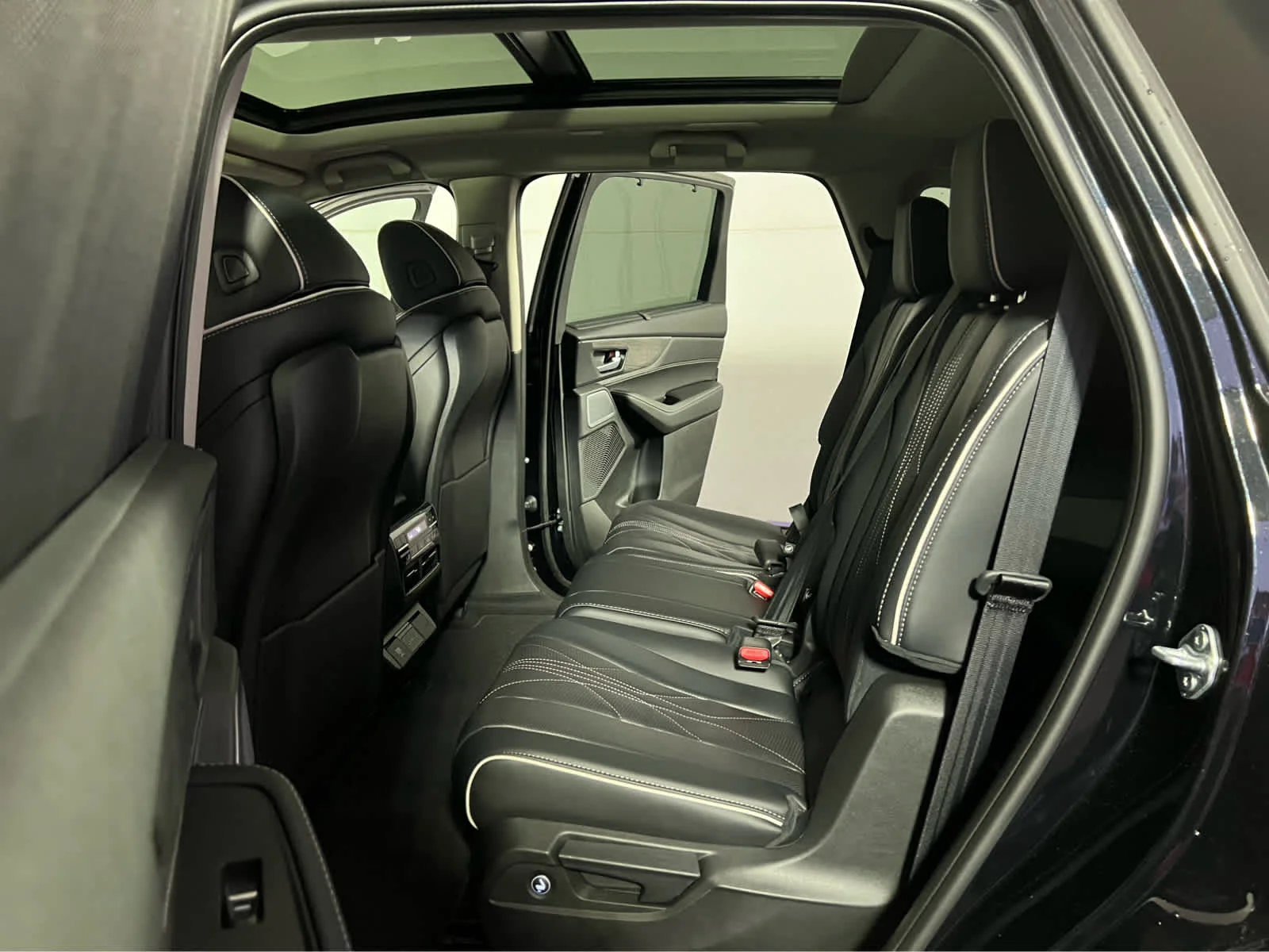 New 2026 Majestic Black Pearl Acura w/Advance Package image 16