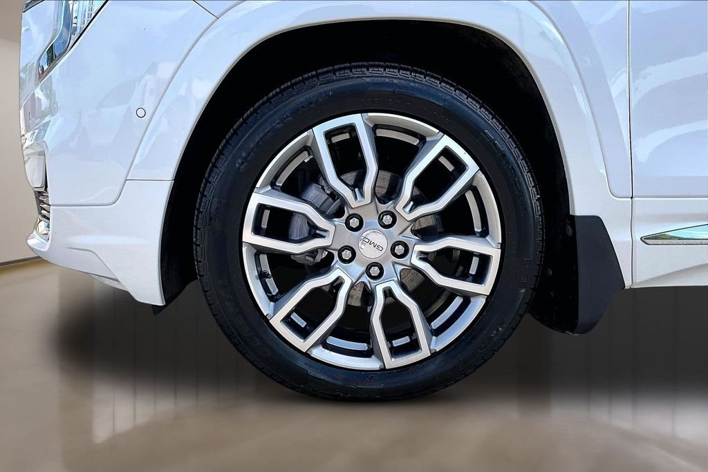 Used 2023 White GMC Denali image 8