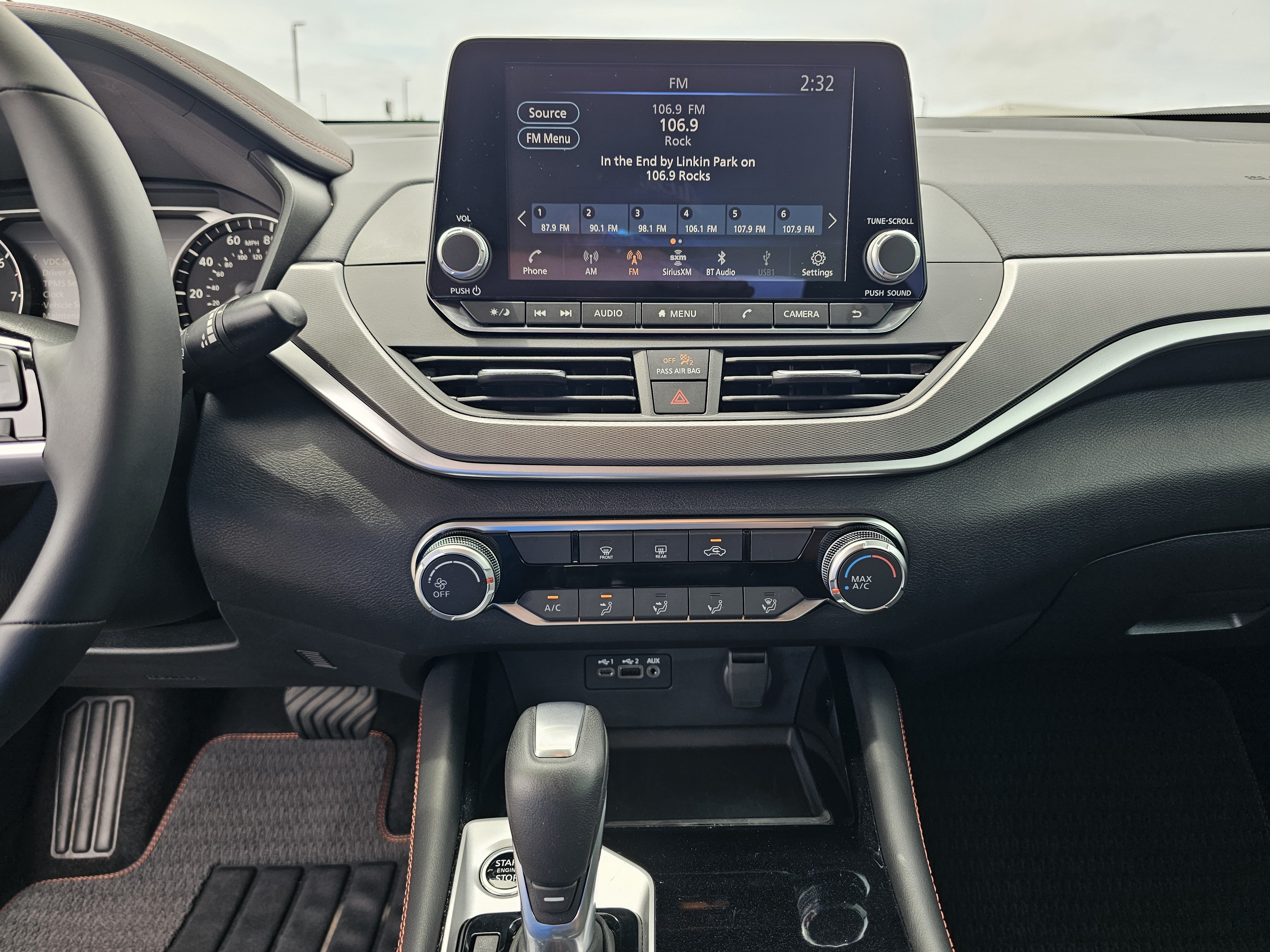 Used 2025 Gray Nissan SR FWD image 25