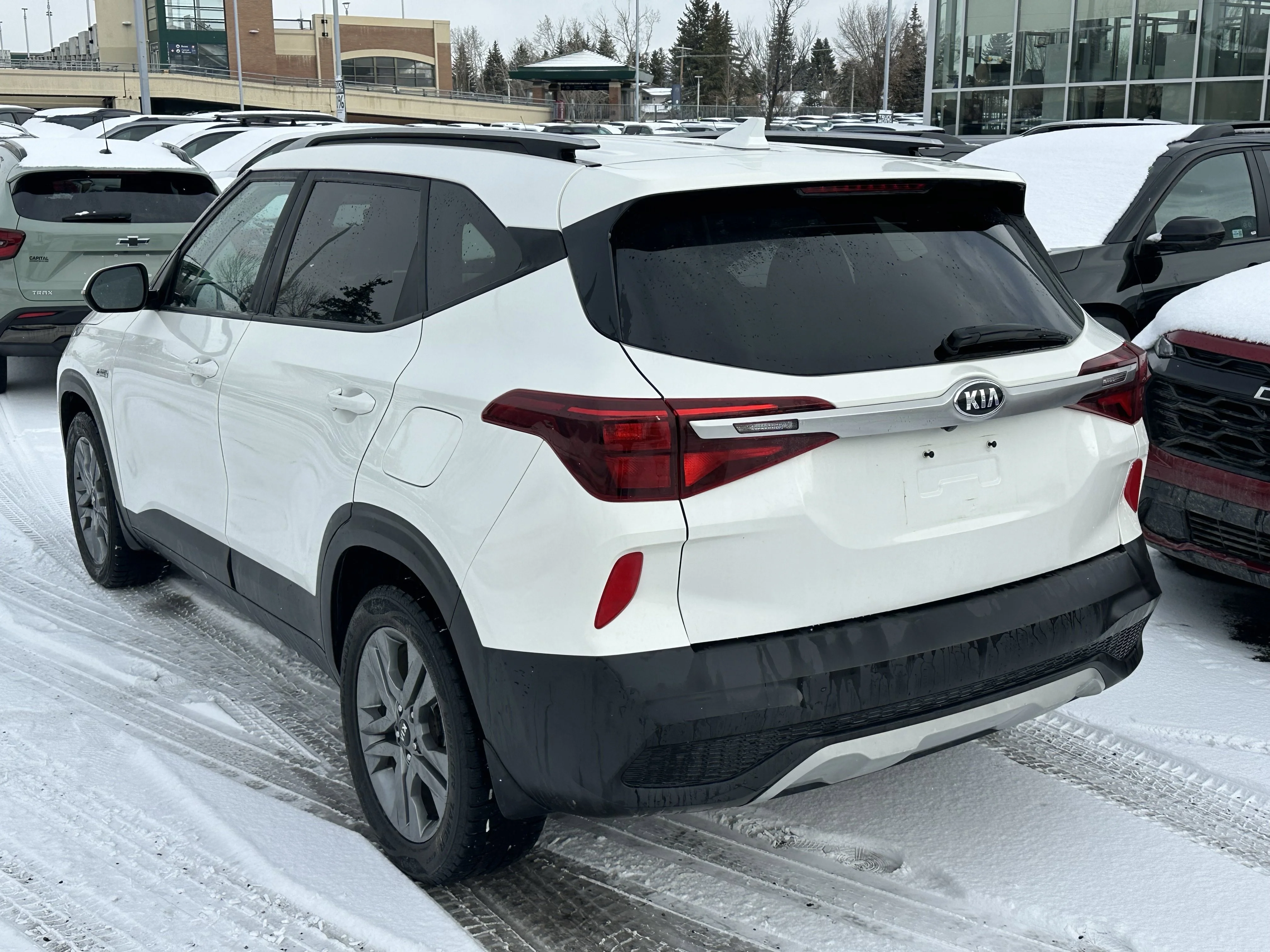 Certified Used 2021 White Kia LX image 4