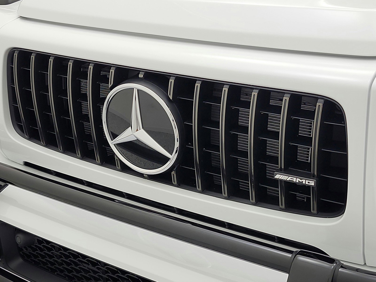New 2026 MANUFAKTUR Moonlight White Metallic Mercedes-Benz AMG® G 63 SUV image 36