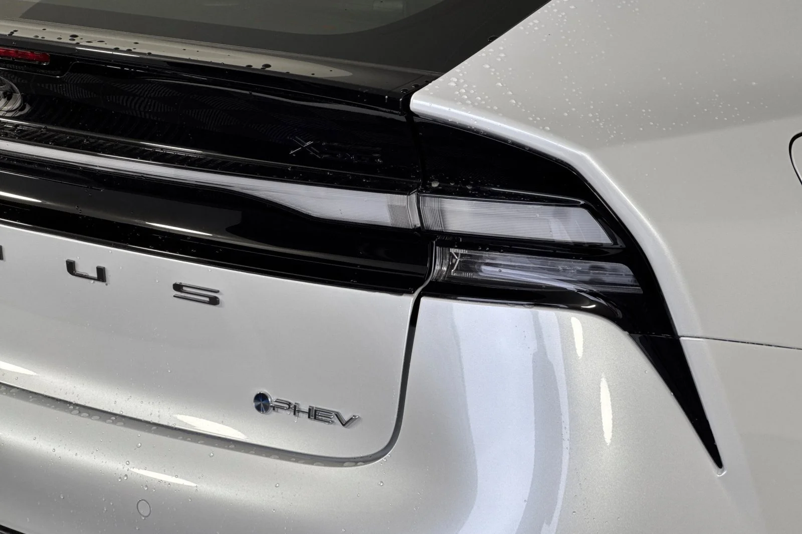 New 2026 Wind Chill Pearl <sup>1</sup> Toyota  XSE image 6