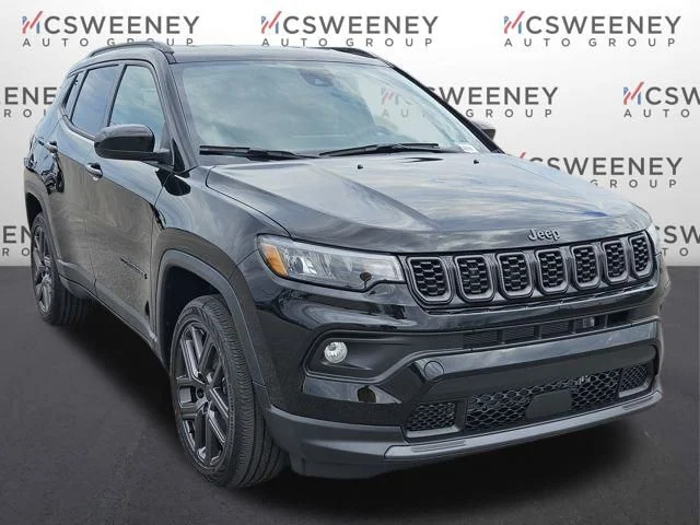 New 2026 Diamond Black Crystal Pearl-Coat Exterior Paint Jeep Latitude image 7