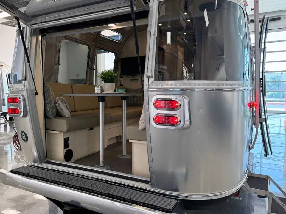 Used 2025 SILVER AIRSTREAM  image 7