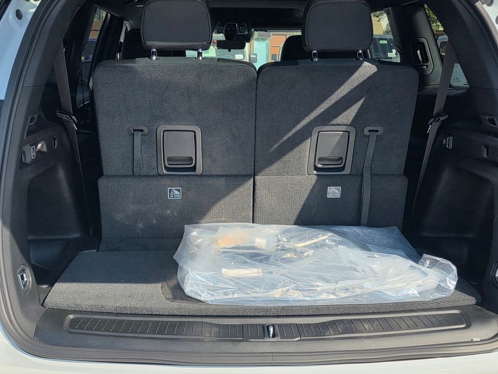 New 2026 Bright White Clear-Coat Exterior Paint Jeep Laredo image 11