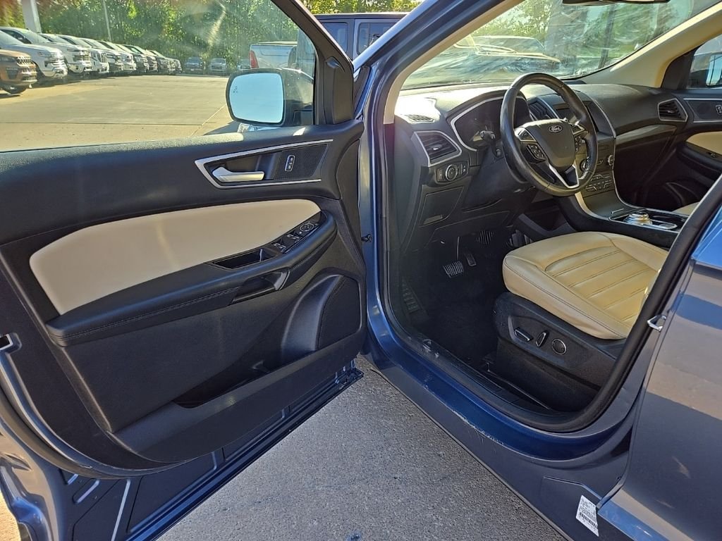 Used 2019 Blue Ford SEL image 29