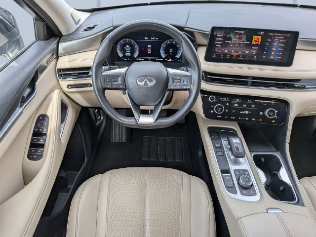 Used 2025 Silver INFINITI LUXE image 15