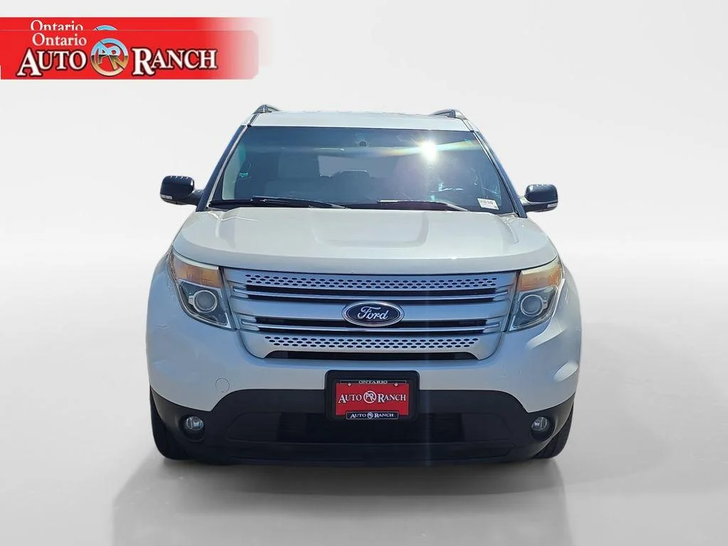 Used 2015 White Platinum Metallic Tri-Coat Ford XLT image 8