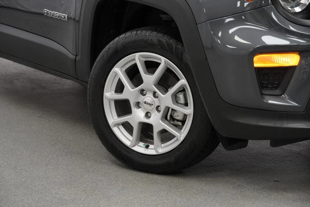 Used 2023 Gray Jeep Latitude image 4