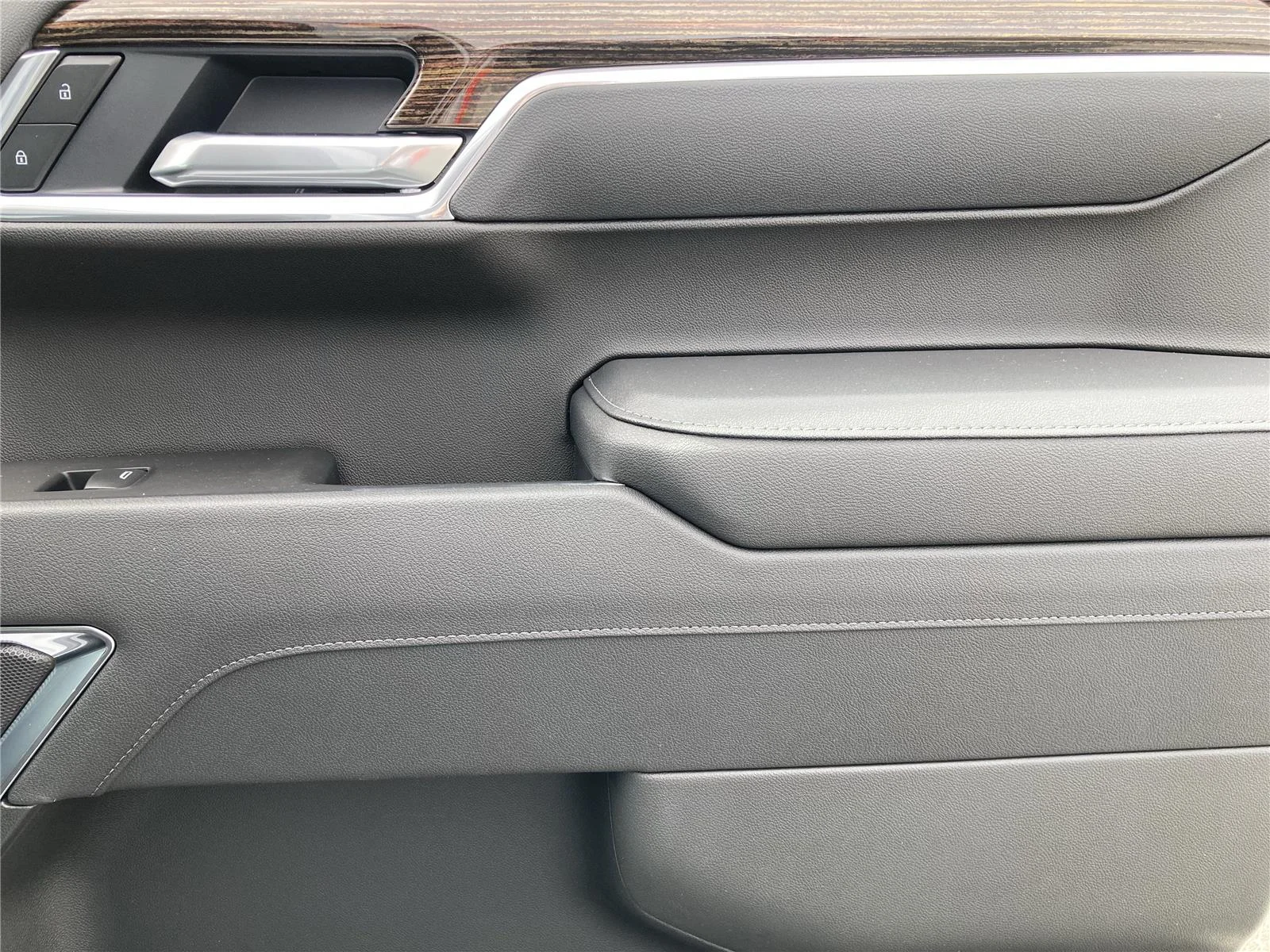New 2026 Summit White GMC Elevation image 31