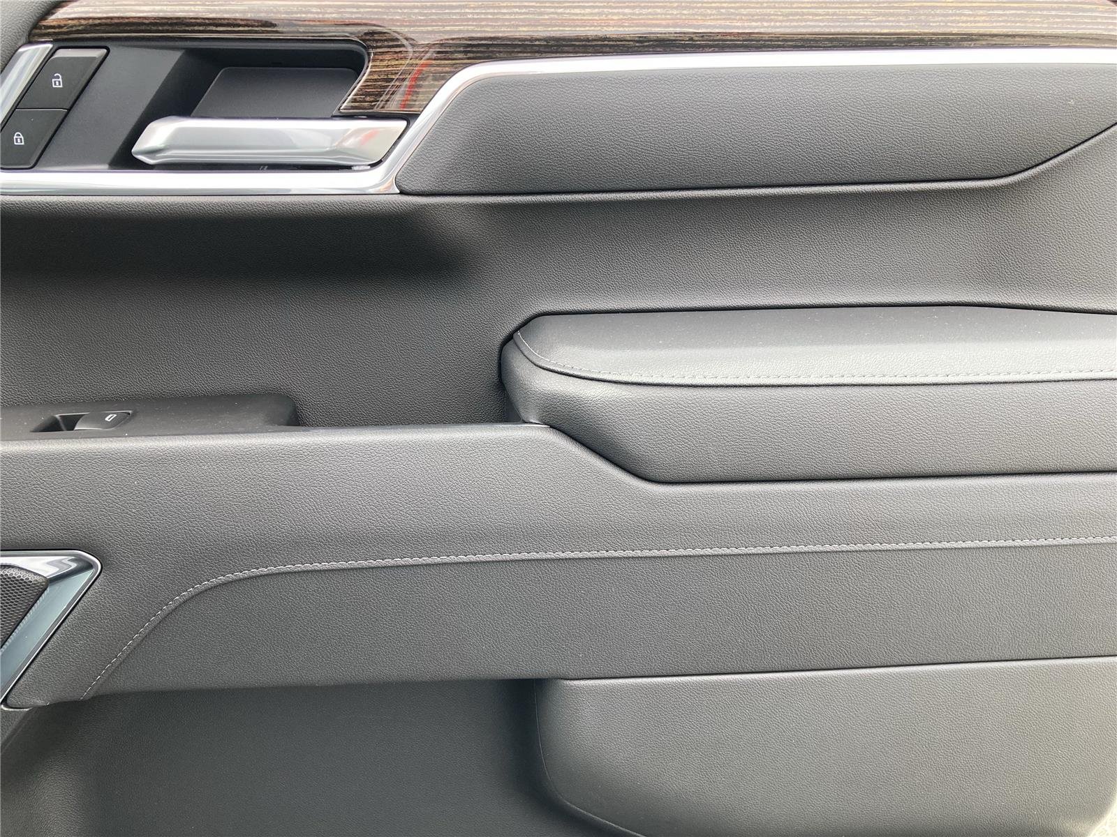 New 2026 Summit White GMC Elevation image 31