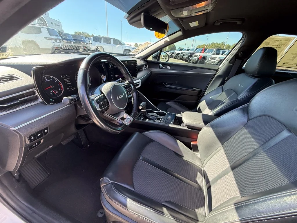 Used 2022 White Kia GT-Line image 20