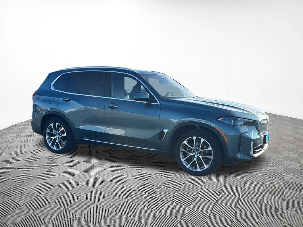 Used 2026 Blue BMW xDrive40i image 5