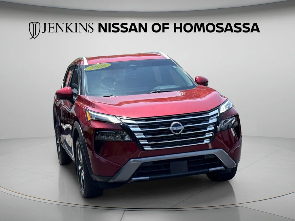 Used 2025 Red Nissan SL image 2