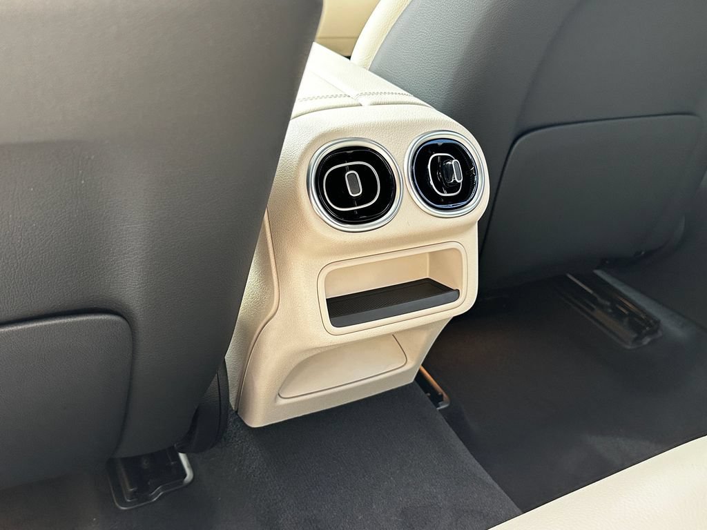 New 2026 Polar White Mercedes-Benz GLC 300 image 64