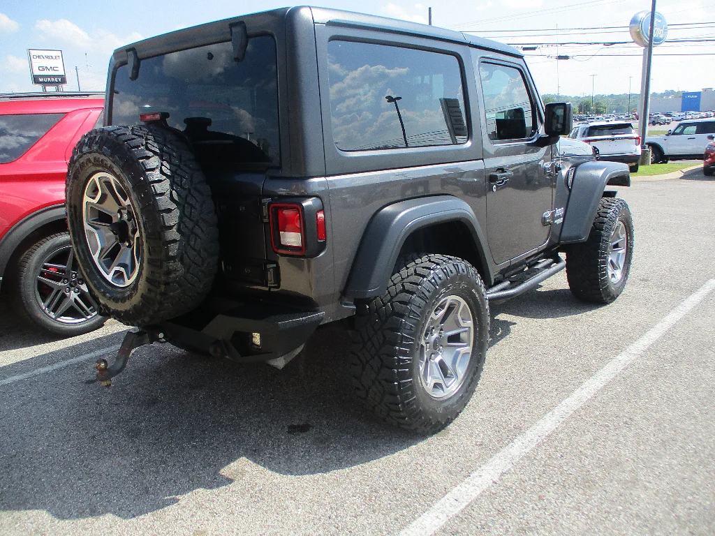 Used 2019 Granite Crystal Metallic Clear Coat Jeep Sport image 17
