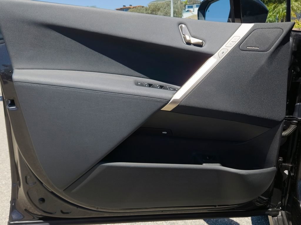 Used 2024 Dark Graphite Metallic BMW xDrive50 image 16