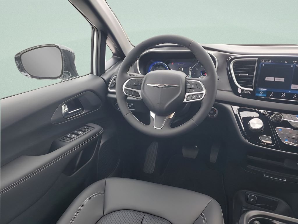 2026 Chrysler Voyager LX - Photo 15