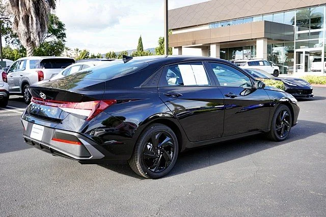 Used 2026 Black Hyundai SEL Sport image 7