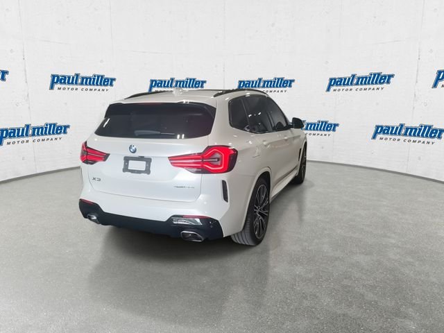 Used 2022 White BMW sDrive30i image 11