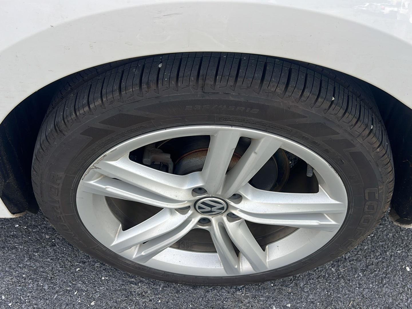 Used 2013 Candy White Volkswagen TDI SE w/Sunroof & Nav image 13