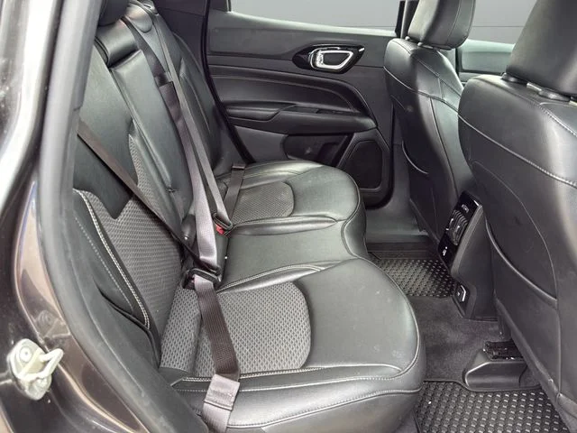 Used 2023 Gray Jeep Latitude image 10