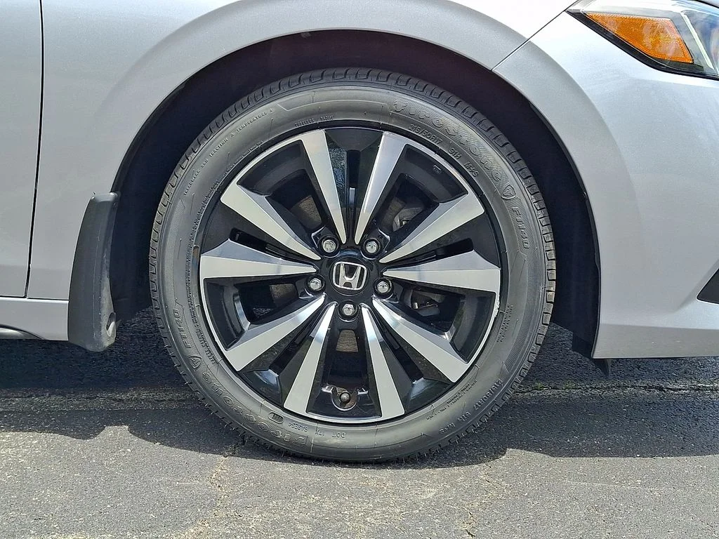 Certified Used 2024 Lunar Silver Metallic Honda EX-L image 8