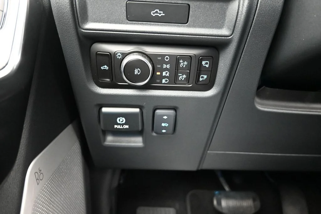 New 2026 Star White Metallic Tri-Coat Ford Platinum® image 16