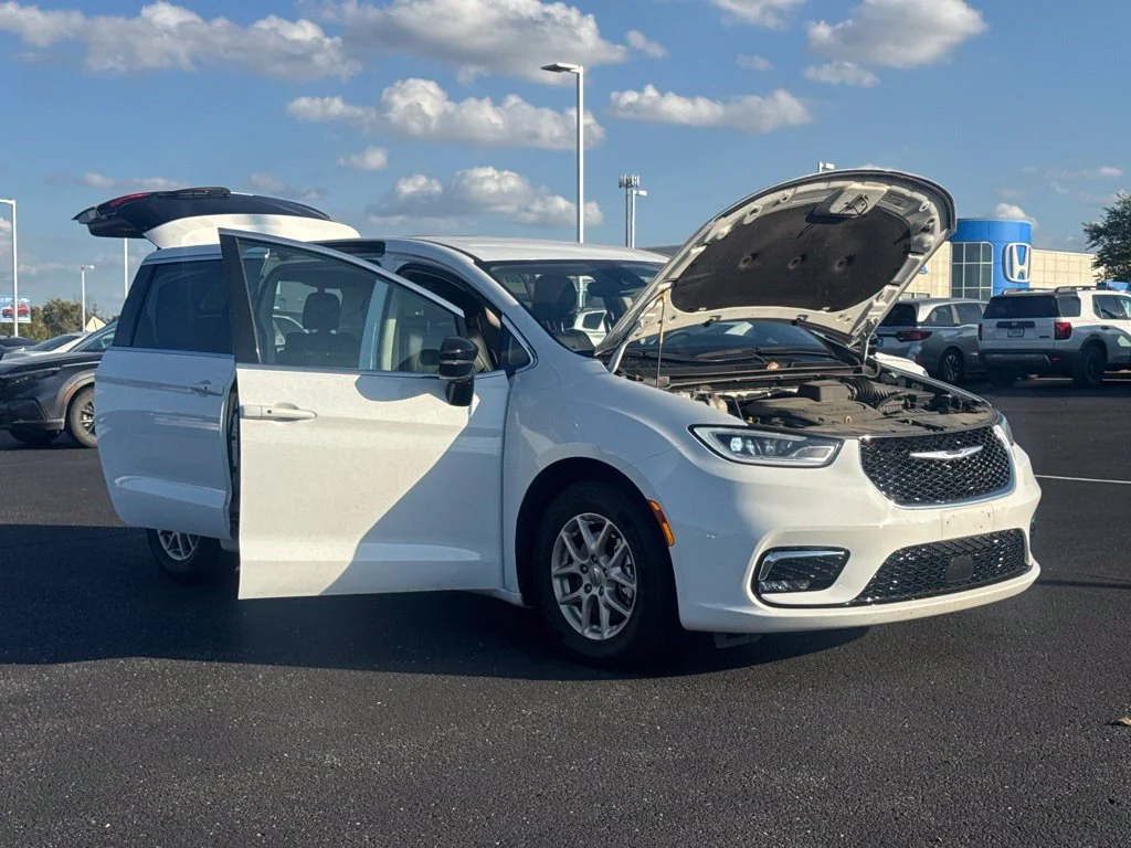 Used 2024 White Chrysler Touring L image 14