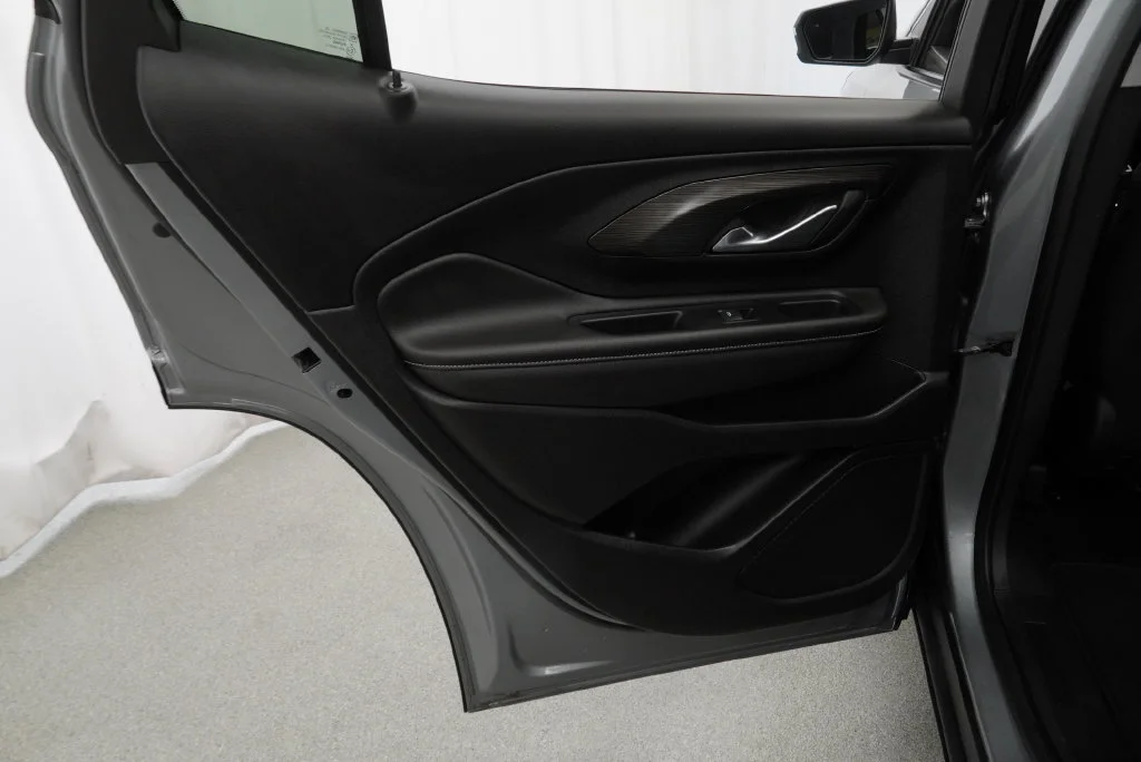 Used 2024 Sterling Metallic GMC SLE image 25