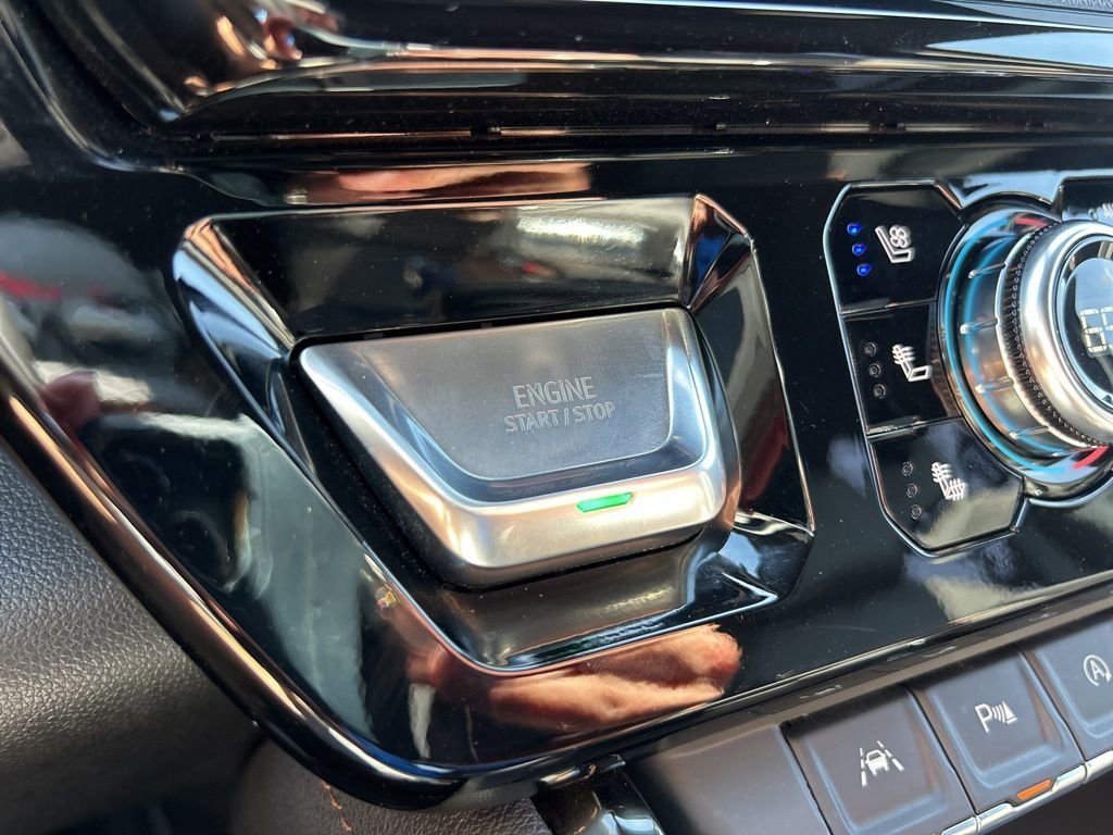 Used 2025 Summit White GMC AT4 image 20