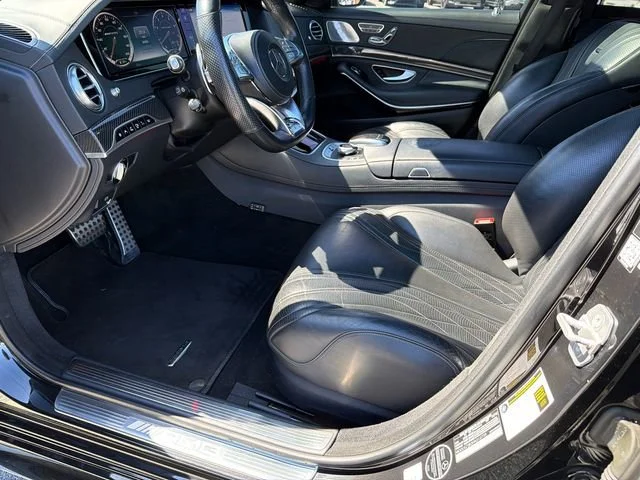 Used 2017 Black Mercedes-Benz 4MATIC® image 9
