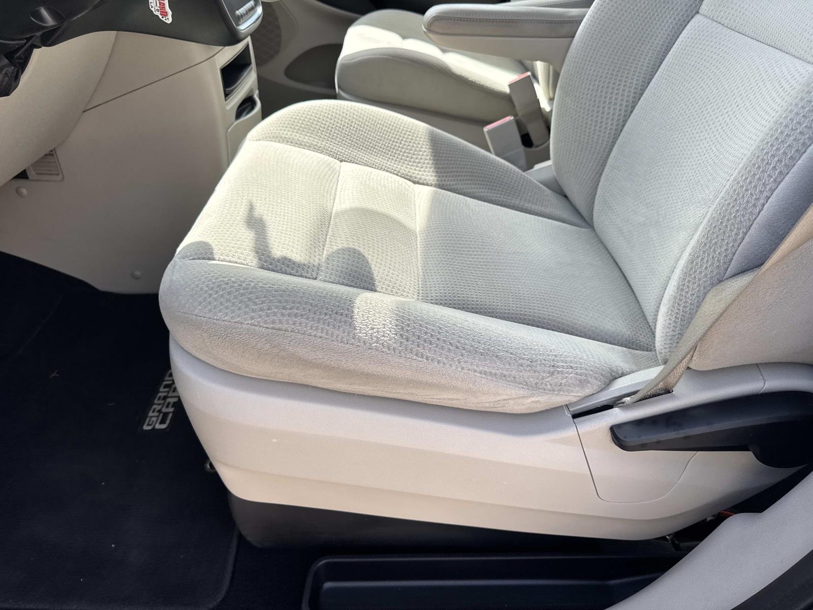 Used 2017 Silver Dodge SE image 17