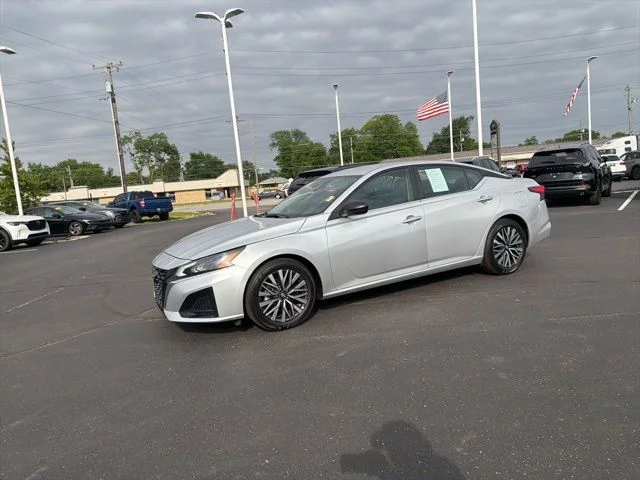 2025 Nissan Altima SV - Photo 17
