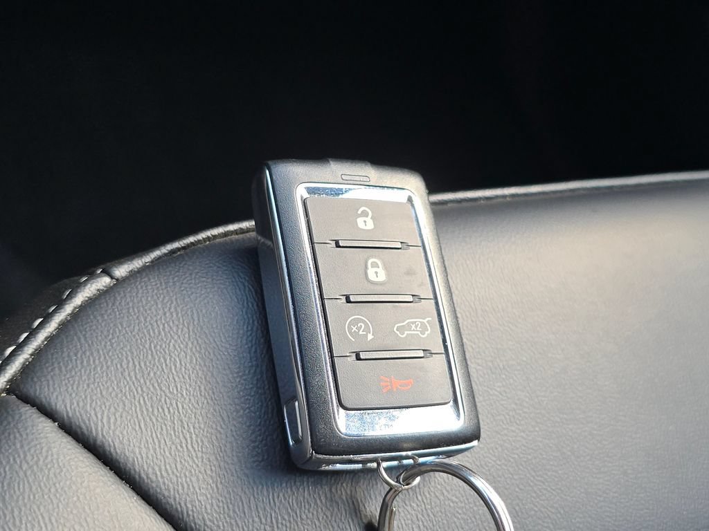 Used 2024 Rocky Mountain Pearlcoat Jeep Limited image 37