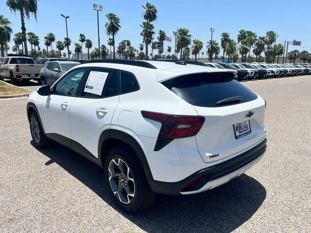 Used 2025 White Chevrolet LT image 6