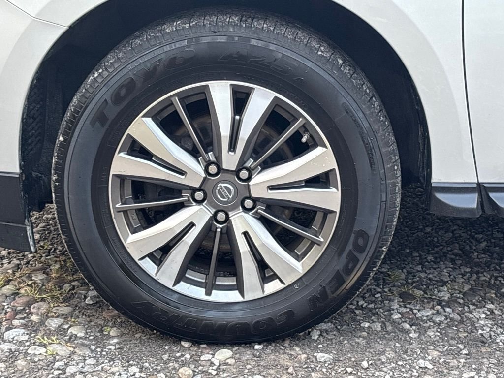 Used 2019 Silver Nissan SL image 9