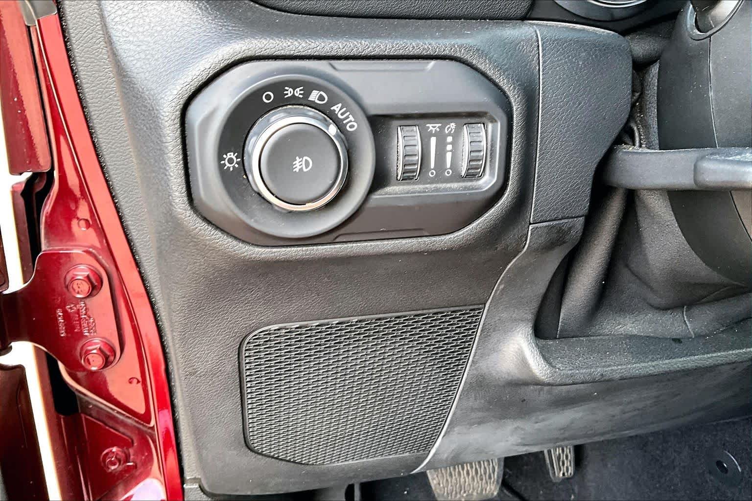 Used 2021 Snazzberry Pearlcoat Jeep Unlimited Sahara image 32
