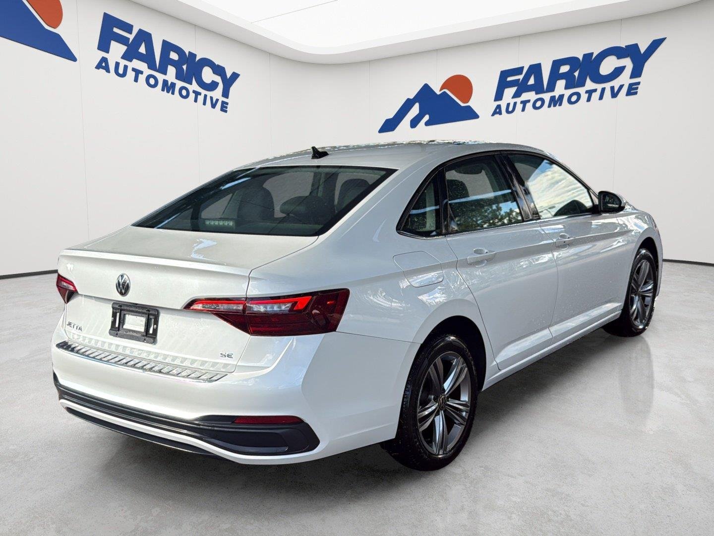 Used 2024 Opal White Pearl Volkswagen SE image 6