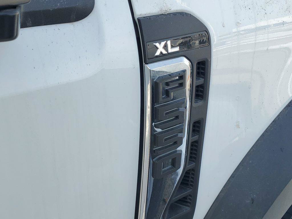 2025 Ford F-550 Super Duty Chassis Cab XL - Photo 30