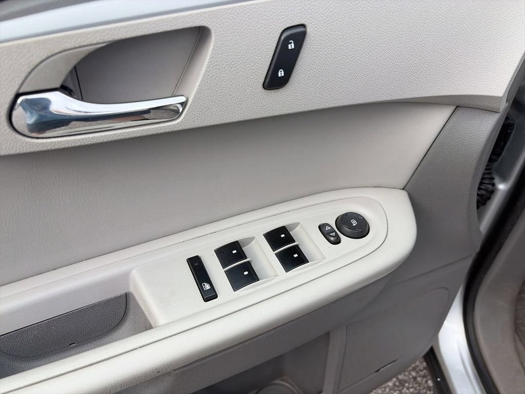 Used 2009 Silver Chevrolet LT image 15