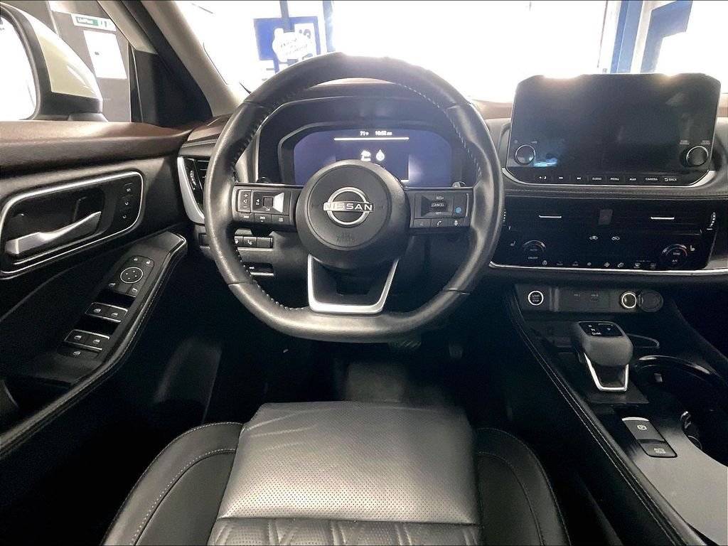 Used 2023 White Nissan Platinum image 17