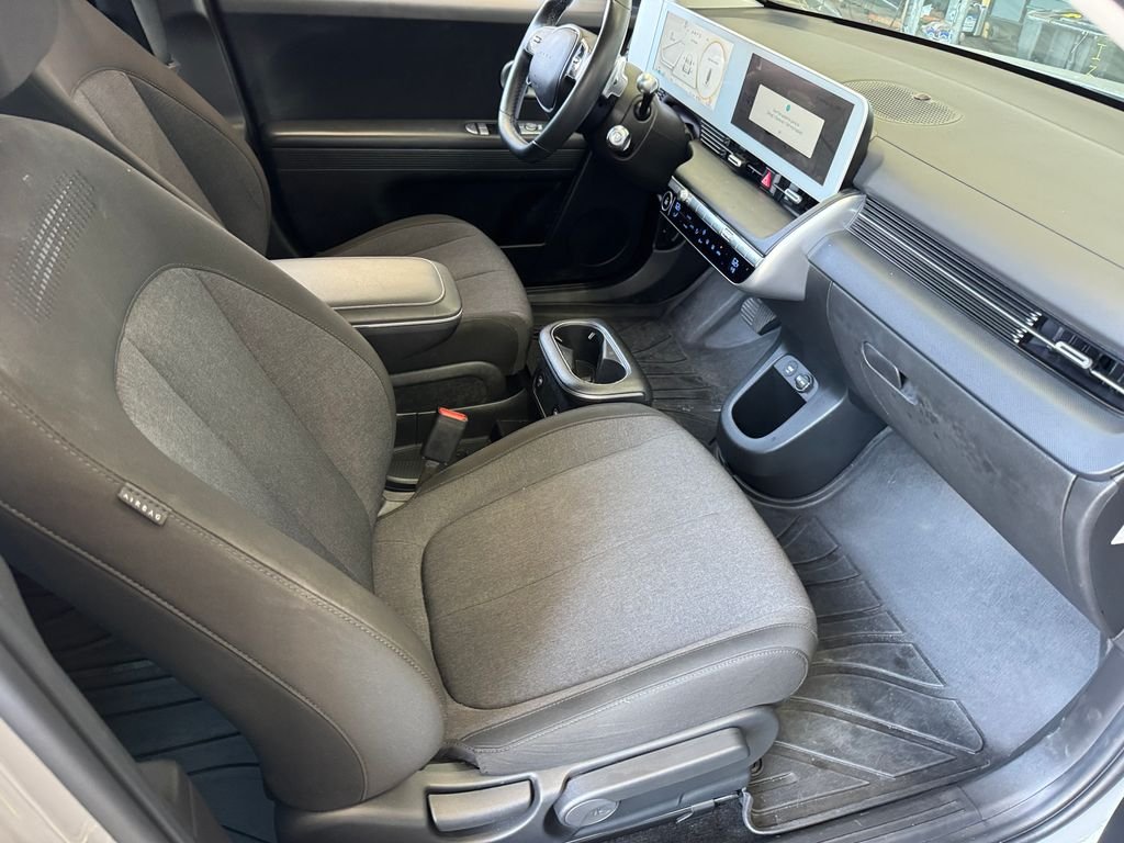 Used 2024 Gray Hyundai SE image 4