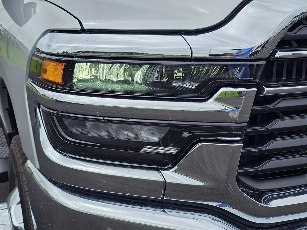 New 2026 Silver-Zynith Exterior Paint RAM Tradesman image 4