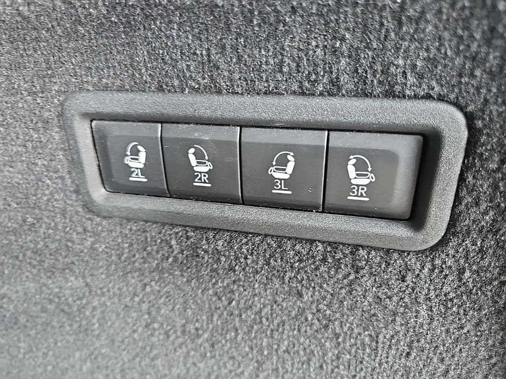 Used 2024 White/off-white Jeep Series II image 123